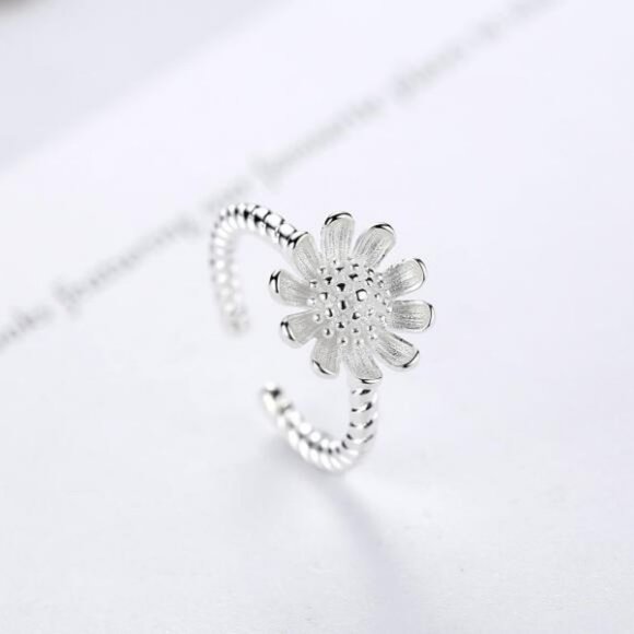 925 Sterling Silver Two Tone Daisy Adjustable Ring - Picture 6 of 7